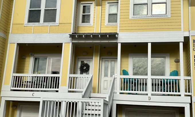 Bermuda Bay House | Enjoy Sea~Batical in the Heart of OBX. Resort Pool and Splashpad < 1mi to Beach