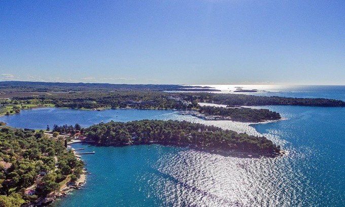 Brnobici Apartment | Enjoy sea views from the pool in Istria with family-friendly hosts