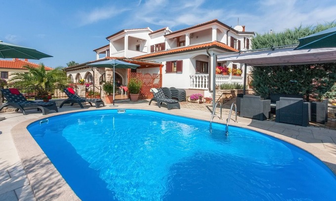 Brnobici Apartment | Enjoy sea views from the pool in Istria with family-friendly hosts