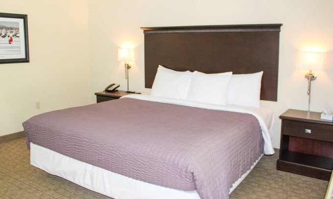 Kelleys Island House | Enjoy Spectacular Views of Kelleys Island at Glacier Suite 124