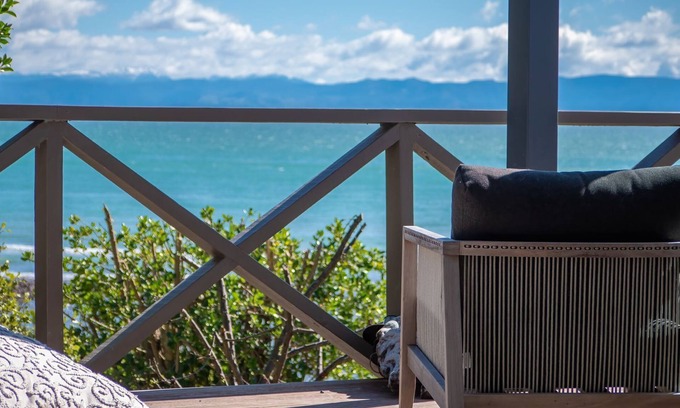 Nelson Region Cottage | Enjoy this gorgeous cottage in island paradise with stunning ocean views