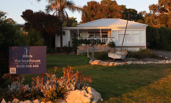 Alexandrina Cottage | Enjoy waterfront views and spectacular sunsets from this charming cottage.