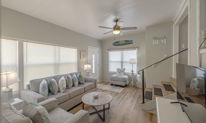 Upper Grand Lagoon House | Enjoy your quiet vacation at Butler's Beach Retreat!