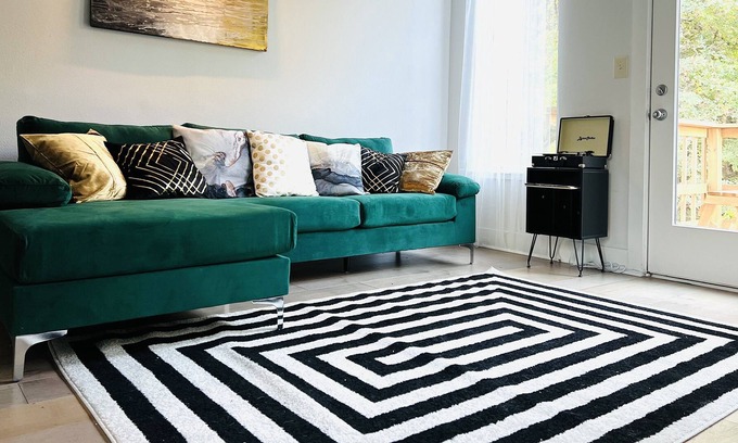 Era House | Enjoy your stay in a relaxing, scenic 1 bedroom getaway retreat!