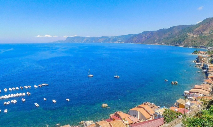 Palmi House | Enjoy your vacation in this beautiful vacation home.