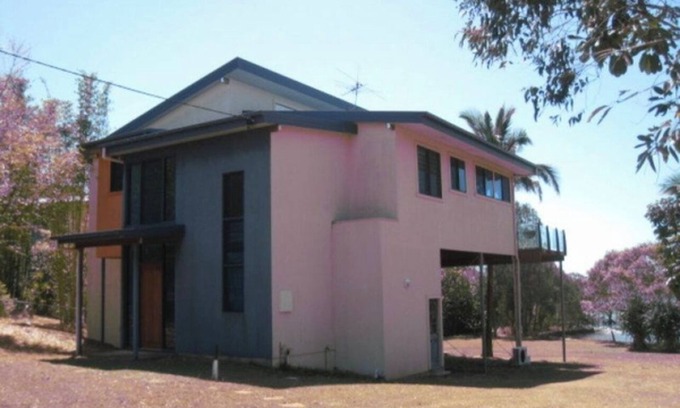 Brisbane Waterfront House | Enjoyable house with AC in Russell Island - 3 bedrooms, access to the water.