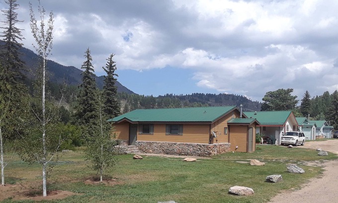 Bailey Cabin | Enjoyable Mountain Cabin With All The Amenities!