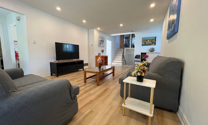 Agincourt House | Ensuite master bedroom near Agincourt Go