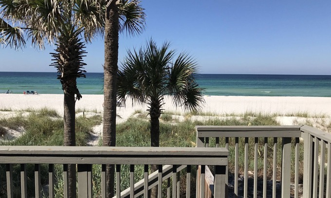 Panama City Beach House | ENTER THE FLIP FLOP ZONE RIGHT ON THE BEACH!