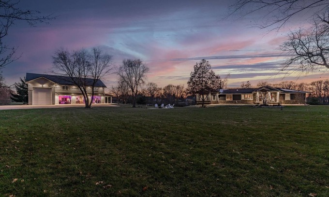 Robins House | Entertainers Paradise House + Shop