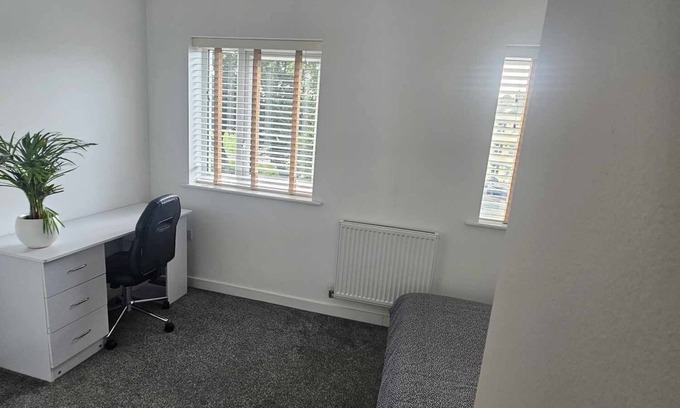 Plymouth House | Entire 2 Bedroom House Modern, Stylish & Luxury. Pet-Friendly!