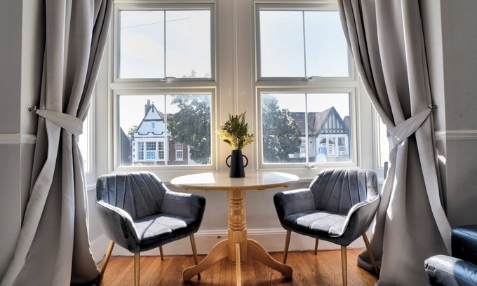 Southend-on-Sea Apartment | Entire apartment in the heart of Southend