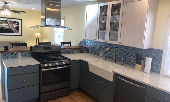 Springfield Apartment | Entire apartment close to downtown - 2 Queen beds