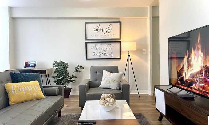 Lafayette Park House | Entire apartment with king bed /traveling professionals welcome! longterm stays