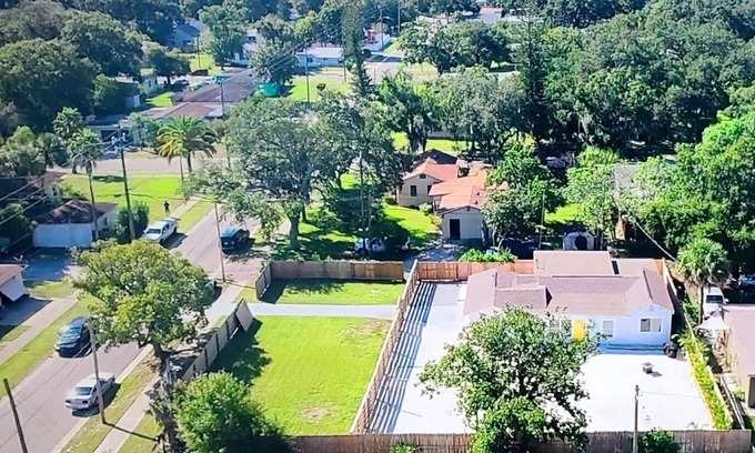Bayview House | Entire, Beautiful Home In Gulfport/St Pete. 4 King Bedrooms with 3 Bathrooms