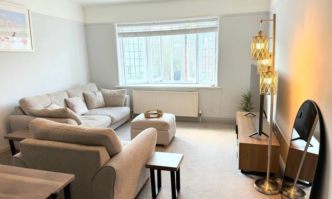 Radlett Apartment | Entire Cosy Flat in Radlett