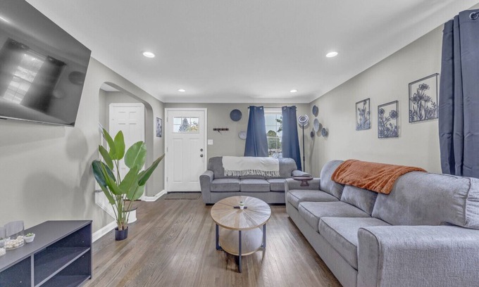 Brooklyn Apartment | Entire Duplex|Great For Large Group|Spacious and Updated Design