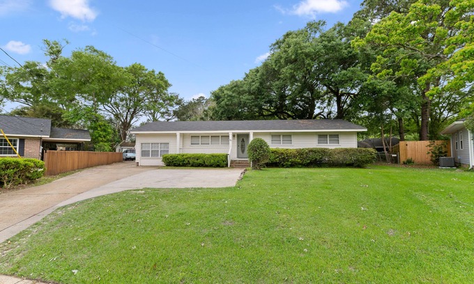 Mobile House | Entire Family Home with Projector & Pet-Friendly - sleeps 20