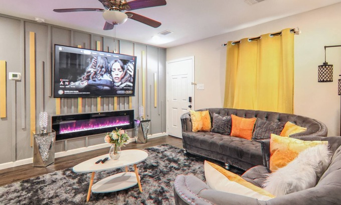 Foster Place House | Entire Home by Downtown, NRG, Med Center, Hobby Airport