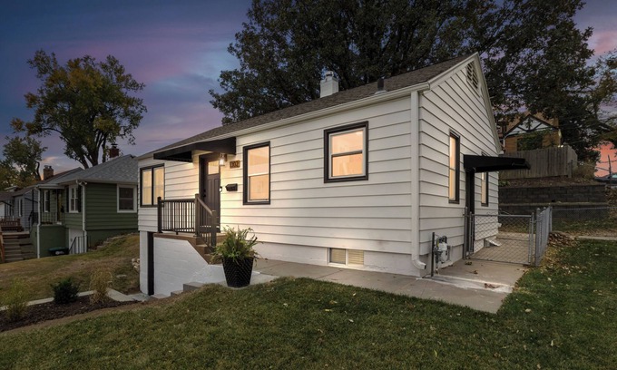 Aksarben - Elmwood Park House | Entire Home in midtown Aksarben. Quiet and private!