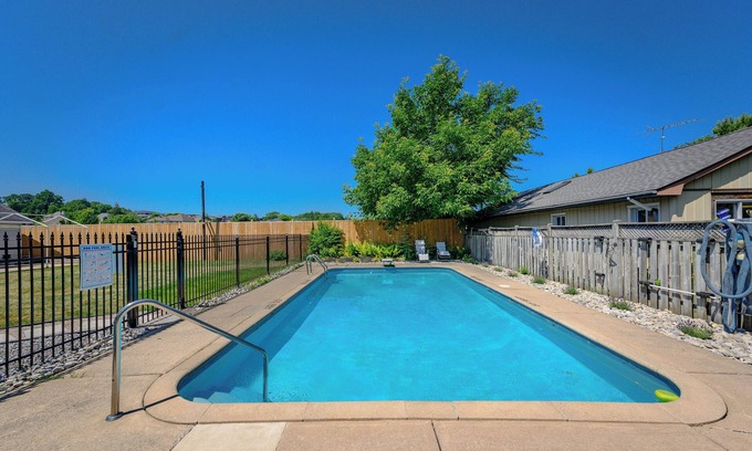 St. Davids House | Entire House with pool in Niagara-on-the-lake close to Niagara Falls