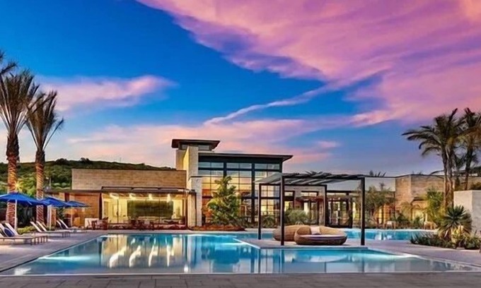Irvine House | Entire House-Luxury 24hr Guard Gated Community 3B3.5B with Pools & EV Charging