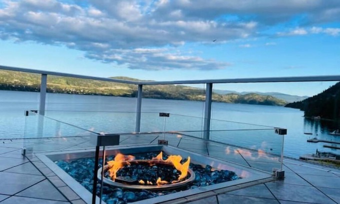 Central Okanagan House | Entire house WATERFRONT, private beach/dock/views