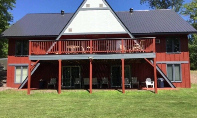Bessemer House | Entire Piper House Chalet
