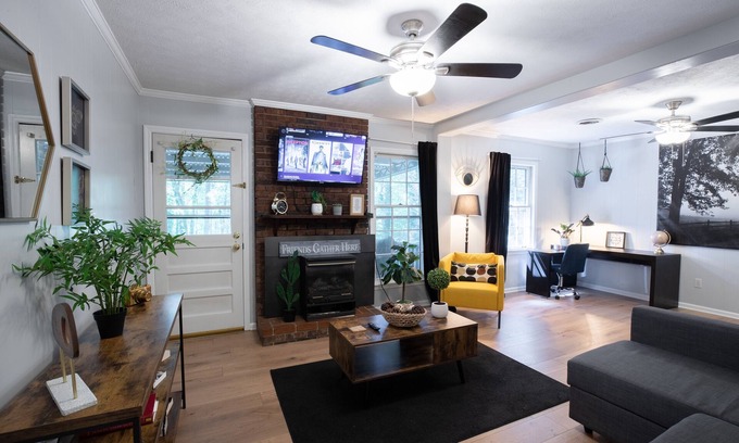 Sugar Hill House | Entire Ranch Home special rate - sleeps 6