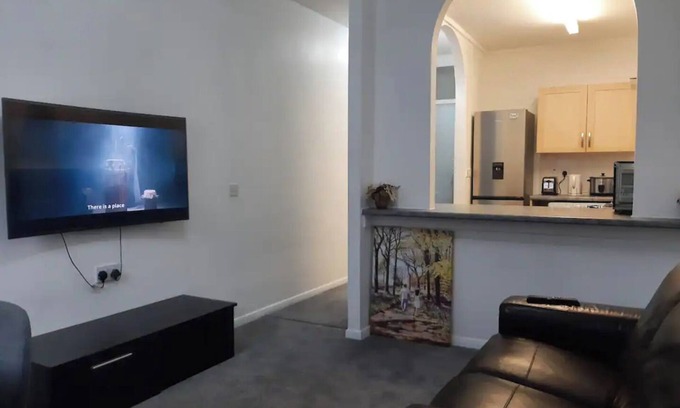 Manchester House | Entire Rental, Easy Reach to Etihad Stadium