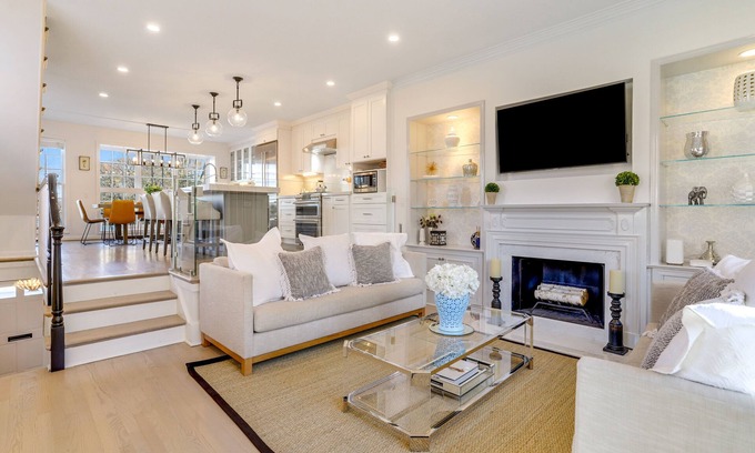 Old Town Alexandria House | Entire Riverside and Parkside Home in the Heart of Old Town, with Parking!