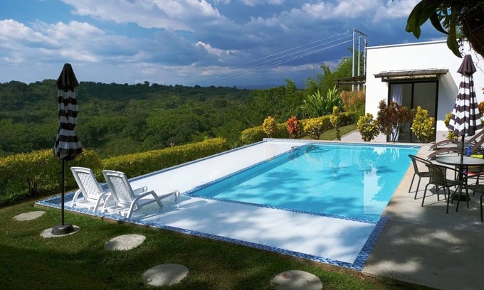 La Tebaida House | Entire Spacious and Private Villa/Minutes to Parque Del Café/Salento
