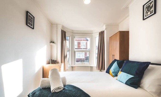 Reading House | Entire townhouse w/ 6 spacious bedrooms
