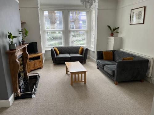 Plymouth House | Entire Victorian House 3 bedrooms