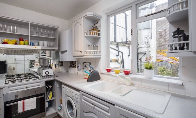 Islington House | Entire Victorian Mansion 7 bedrooms 3 bathrooms terraces & balcony