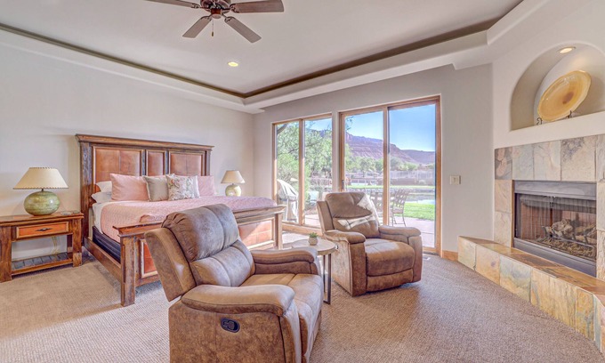 St. George Villa | Entrada Waterside Studio Villa w/Kitchenette & Private Garage