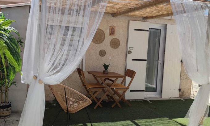 Marignane House | Entre Deux Eaux