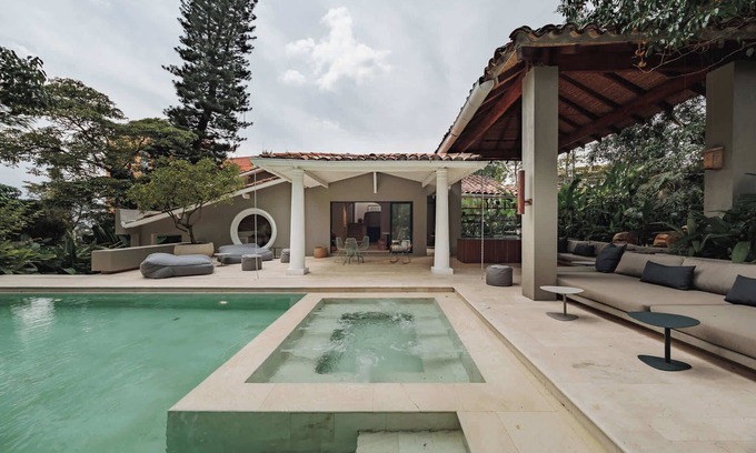El Poblado House | |EP| Casa Uribe: Architecture, Art & Nature