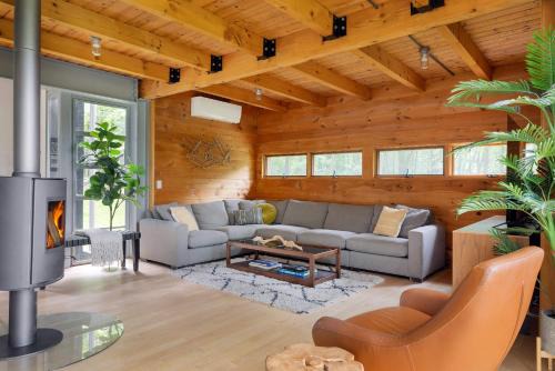 Town of Marbletown House | Epic architectural masterpiece views & hot tub