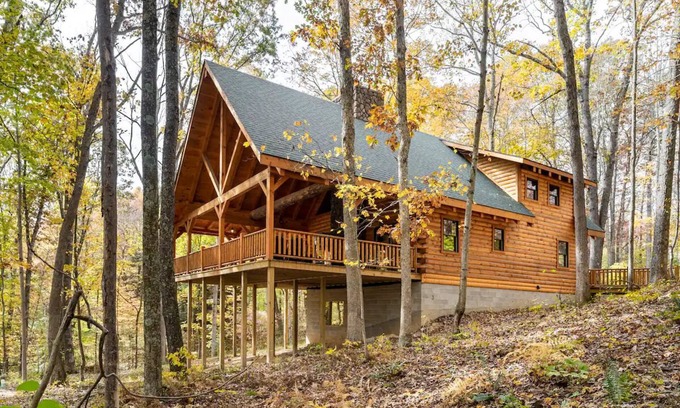 Logan Cabin | Epic Cabin 5 Miles from Hocking Hills Park. Hot Tub, Sauna, Arcade and more!