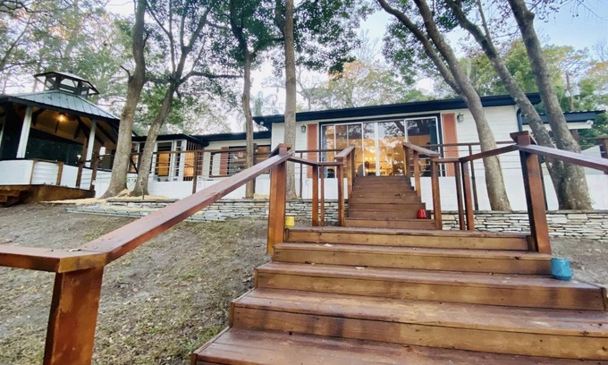 Eustis House | Equestrian Lakefront Cottage