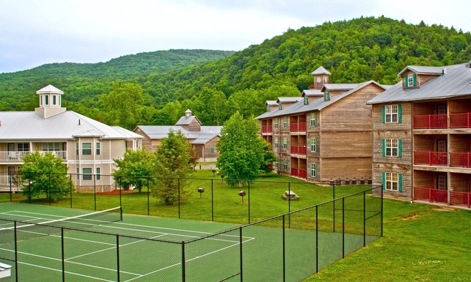 South Lee Villa | Equipped Villa with Access to Amazing Amenities!
