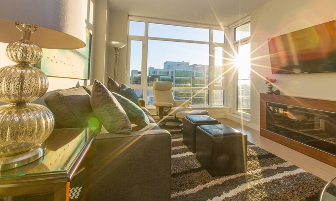 Downtown Victoria Condo | EraBella-Downtown 12th floor Beauty, Free Parking and Wifi, Close to Everything by Victoria Prime!