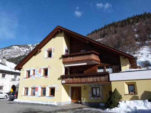Zernez Apartment | Ers Curtins