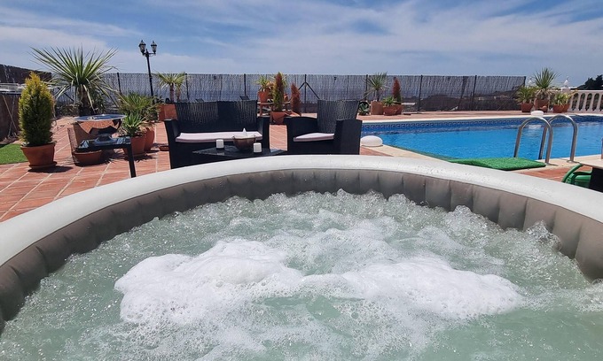 Algarrobo Villa | Villa Charo Algarrobo, Costa del Sol - Salzwasser-Pool, Meerblick, Außenküche, 25 Min. nach Malaga