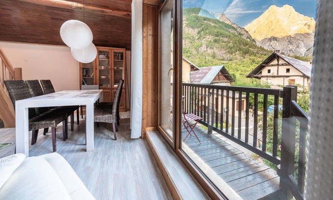 Vallouise-Pelvoux Apartment | Escapadelia T4 100 m2 Avec la vue sur les Écrins, Grand Terrasse et Poêle à Bois