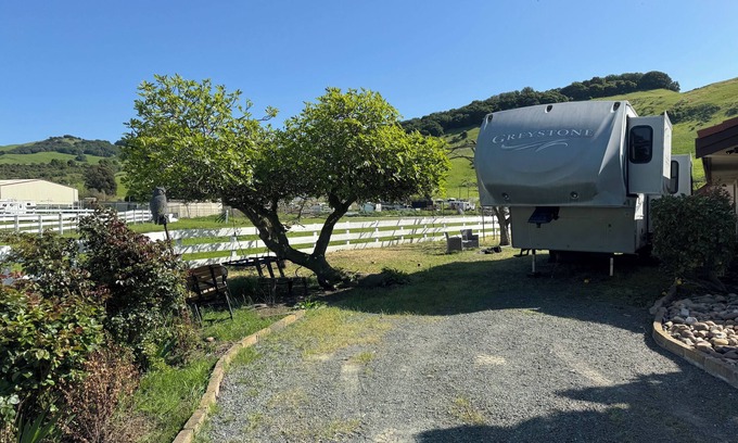 American Canyon House | Escape from all the noise and stay in this napa valley campsite