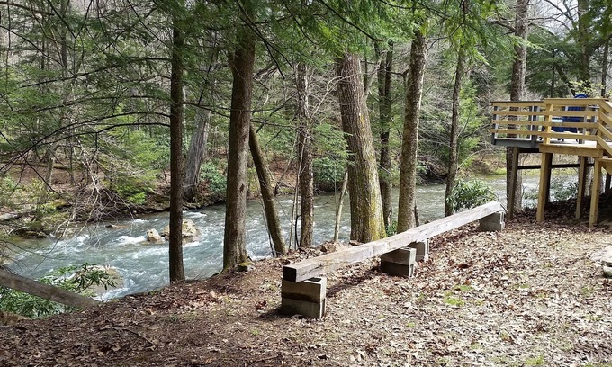 French Creek Cabin | Escape on the river