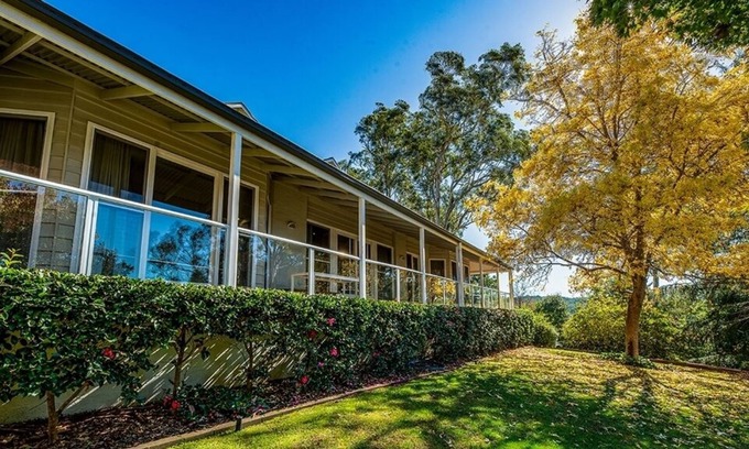 Bowral House | Escape the everyday overlooking Mount Gibraltar