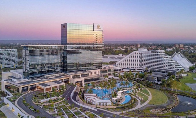 Burswood House | Escape the Ordinary: Minutes to Crown and Perth CBD!